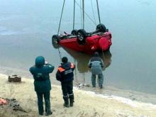 Автомобиль с погибшими челнинцами подняли со дна реки Сура в Чувашии