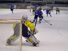 В Набережных Челнах нижнекамский 'Реактор' разгромил ХК 'Челны' со счетом 5:0