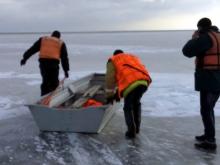 На оторвавшейся на реке Кама льдине находится 13 рыбаков 