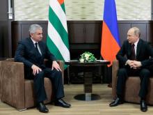 Россия перечислит в Абхазию 5 миллиардов рублей на повышение зарплат и восстановление больниц