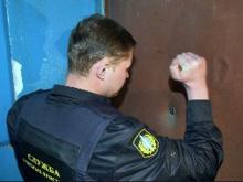 Судебные приставы вскрыли квартиру челнинцев, задолжавших за ЖКУ 200 тысяч рублей