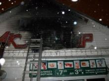 В Набережных Челнах за ночь сгорели торговый павильон, будка охранника и автомобиль