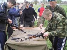 Детей в школе надо учить собирать автоматы Калашникова