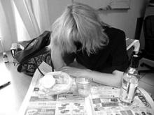 Жительница Круглого поля сделала 15-летнюю дочь своей собутыльницей