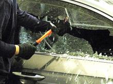 Автовладелец из Набережных Челнов сам задержал похитителя магнитолы и сабвуфера