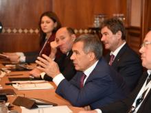 Рустам Минниханов отправил венгерских бизнесменов на КАМАЗ