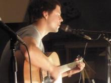 В Набережных Челнах состоялся акустический концерт музыканта и поэта Алексея Вдовина