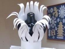 Платья из картона и обоев выставлены в картинной галерее Набережных Челнов