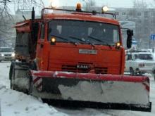 На улицах Набережных Челнов ставят временные дорожные знаки для уборки снега
