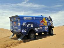 Эдуард Николаев поздравил Владимира Чагина с 45-летием победой на 2 этапе 'Дакара'