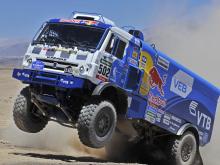 По сумме пяти этапов на 'Дакаре-2015' лидирует Эдуард Николаев, Айрат Мардеев - второй