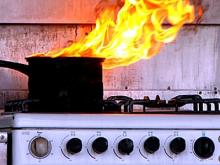 В Набережных Челнах из-за пригоревшей посуды ночью к 62 комплексу съехались пожарные машины