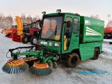 В Набережных Челнах на улицы города выехали новые снегоуборочные машины