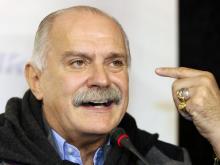 Никита Михалков, Федор Бондарчук и Олег Табаков попросили Медведева разрешить мат в кинофильмах