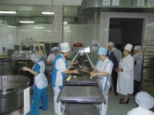 Руководитель исполкома Набережных Челнов посетил комбинат 'Школьное питание'