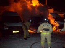 В Набережных Челнах ночью на автостоянке сгорел маршрутный микроавтобус