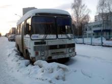 Зимующий на дороге автобус мешает подъехать к детскому саду