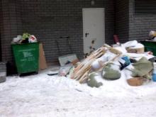 Элитный дом в Набережных Челнах завален мусором