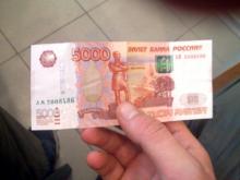 24-летний челнинец рассчитался за цветы фальшивой 5-тысячной купюрой