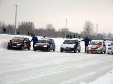 В первый день 'Кубка Салавата' на ледовой трассе в Набережных Челнах соревновались 'Калины'