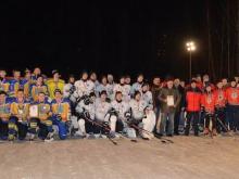 Юных челнинских хоккеистов наградили клюшками