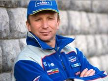 Руководитель команды 'КАМАЗ-мастер' Владимир Чагин собрался убежать от гоночного «КАМАЗа»