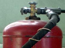 Участники проверочной закупки заправили на АЗС баллон для бытового газа