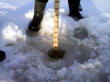 Толщина льда на реке Кама возле Набережных Челнов превышает многолетнюю норму