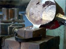 На литейном заводе задержали вора с медными формами для литья