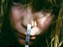 'Дочь-наркоманка' не пускала маму в квартиру, угрожая прыгнуть с 3-го этажа