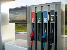 36 рублей - за 1 литр летней солярки, 38 - за 1 литр зимней и 92-го бензина