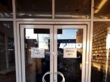 Входные двери Комсомольского рынка в Набережных Челнах опечатаны судебными приставами