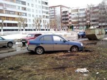 За год в Набережных Челнах за парковку на газонах и детских площадках наказаны всего 560 водителей