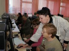 Пенсионеров учат компьютерной грамотности