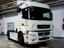 Рустам Минниханов сфотографировал новые тягачи 'КАМАЗа'