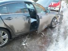 В пригороде Набережных Челнов молодой водитель на 'Лексусе' врезался в дерево