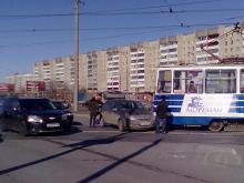 В Набережных Челнах столкнулись автомобиль и трамвай