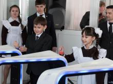 В Набережных Челнах школьники начали использовать электронные карты