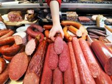 В магазинах подешевело сливочное масло, но подорожала колбаса