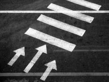 Диагональные переходы, островки безопасности и знаки на зоне парковки