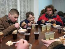 Сколько стоит накормить бездомных в Набережных Челнах