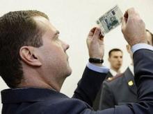 Премьер-министр РФ Дмитрий Медведев заработал в прошлом году больше Путина