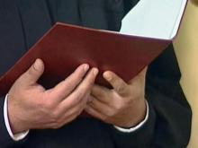 Вынесен приговор водителю, протащившему полицейского на автомобиле 10 метров