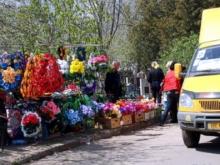 Городские автобусы поедут на кладбище в Родительский день