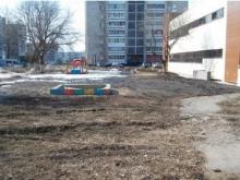 Торговцы, строя магазин в Набережных Челнах, обещали новую детскую площадку