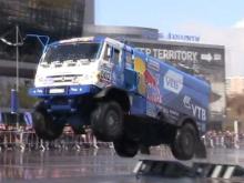 Эдуард Николаев за рулем «КАМАЗа» продемонстрировал мастерство на московском Тюнинг - шоу