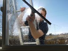 На чистоту своих окон в Набережных Челнах Пенсионный фонд тратит 281 тысячу