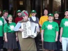 В Набережных Челнах поют «Катюшу» и зажигают на отеле цифру «70»