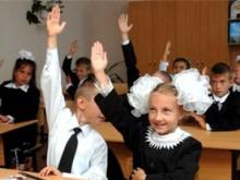 На образование 1 школьника тратится 51326 рублей за год