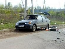 В Набережных Челнах пьяный водитель наехал на бордюр и опрокинул автомобиль